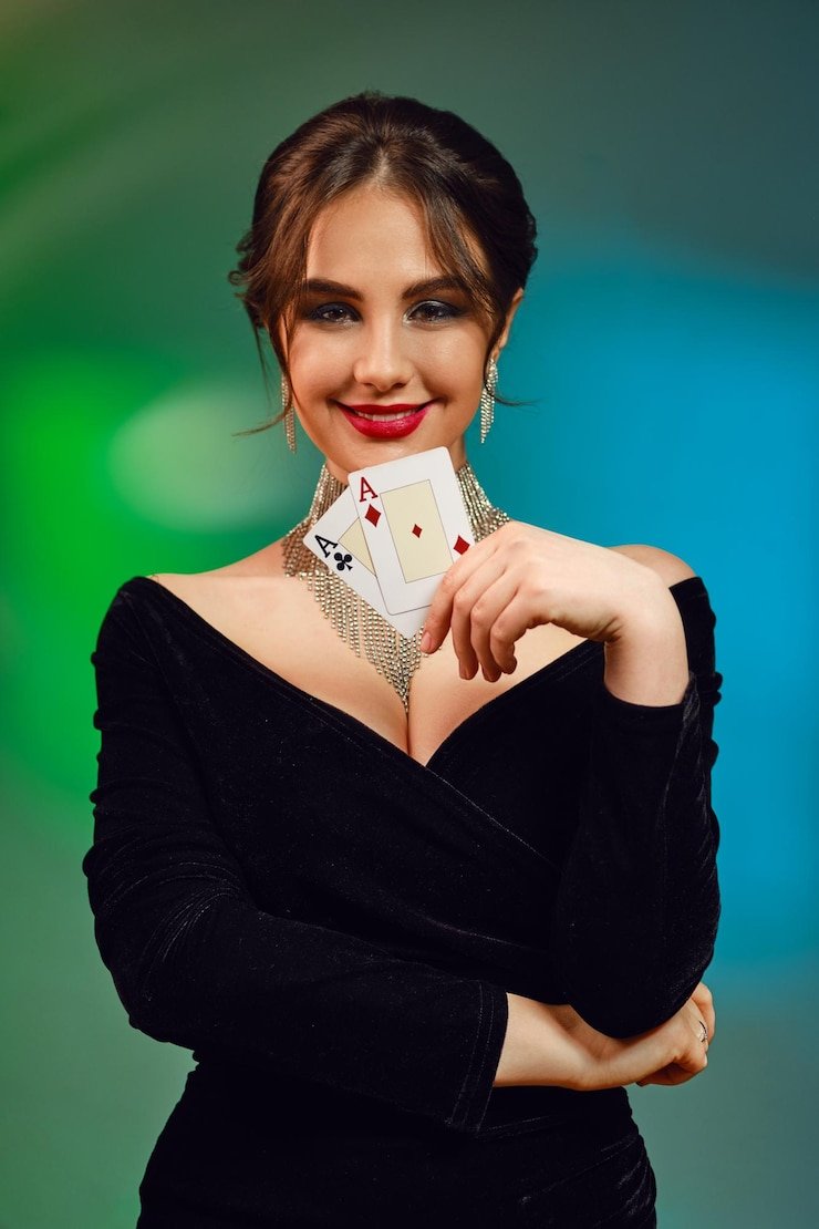 Studio kasino langsung nagaslot 777 dengan dealer profesional di meja roulette, dengan feed badminton Indonesia Open di layar sekunder